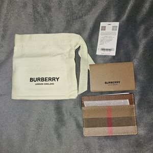 Burbbery card holder